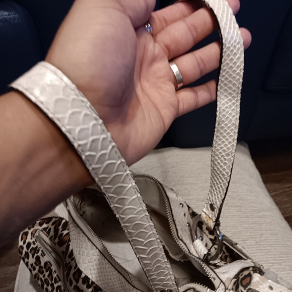 Y2k 2000s GUESS Leopard Print Shoulder Bag - Cream and Brown - Picture 9 of 9